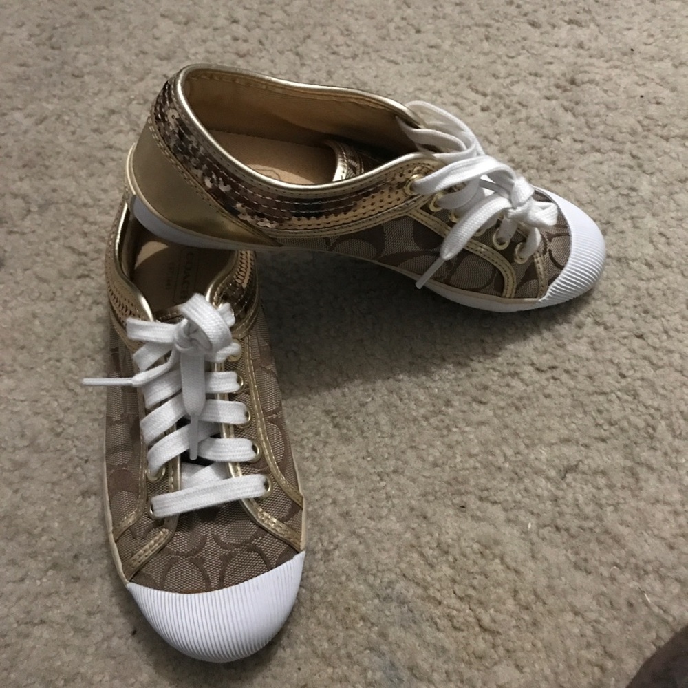 Women coach shoes